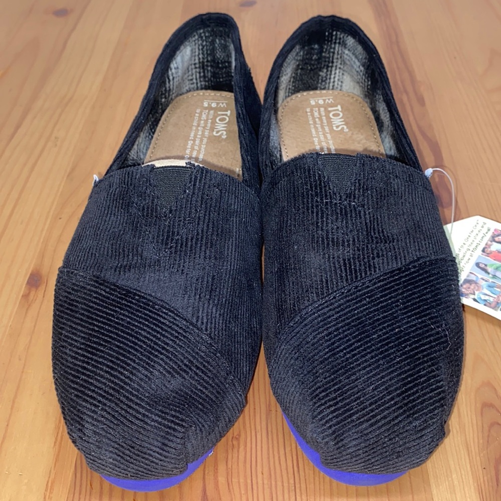 TOMS SHOES